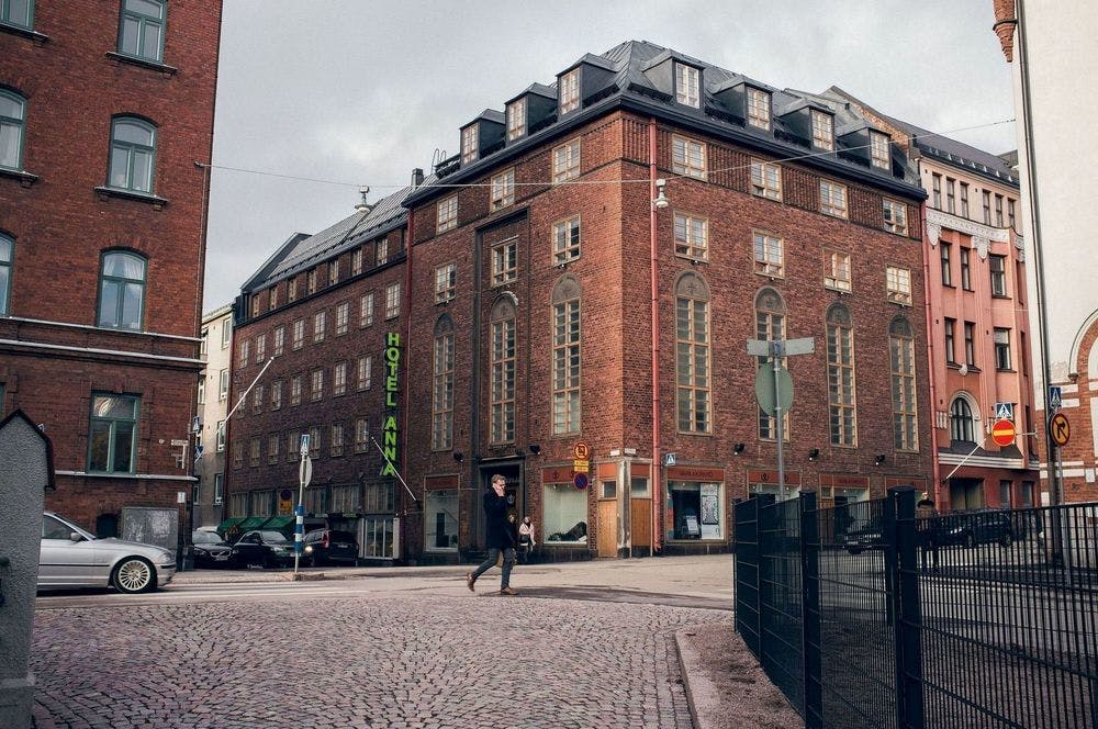 TALLINNAN YÖKERHOT PIETARI ESCORT Dvd bb seksiä