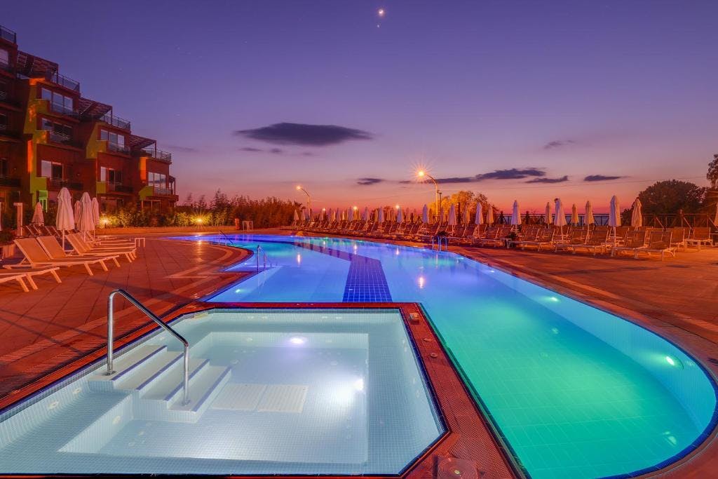 Bilder från hotellet Ramada Hotel & Suites by Wyndham Kusadasi - nummer 1 av 9