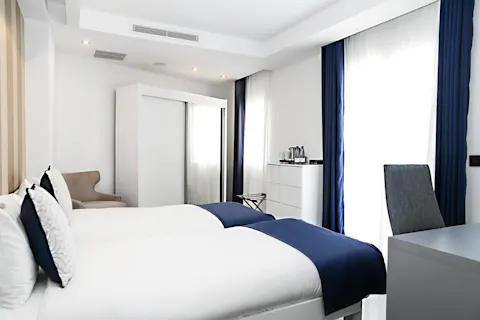 Pebbles Boutique Aparthotel, Sliema, Malta — photo 2 of 14