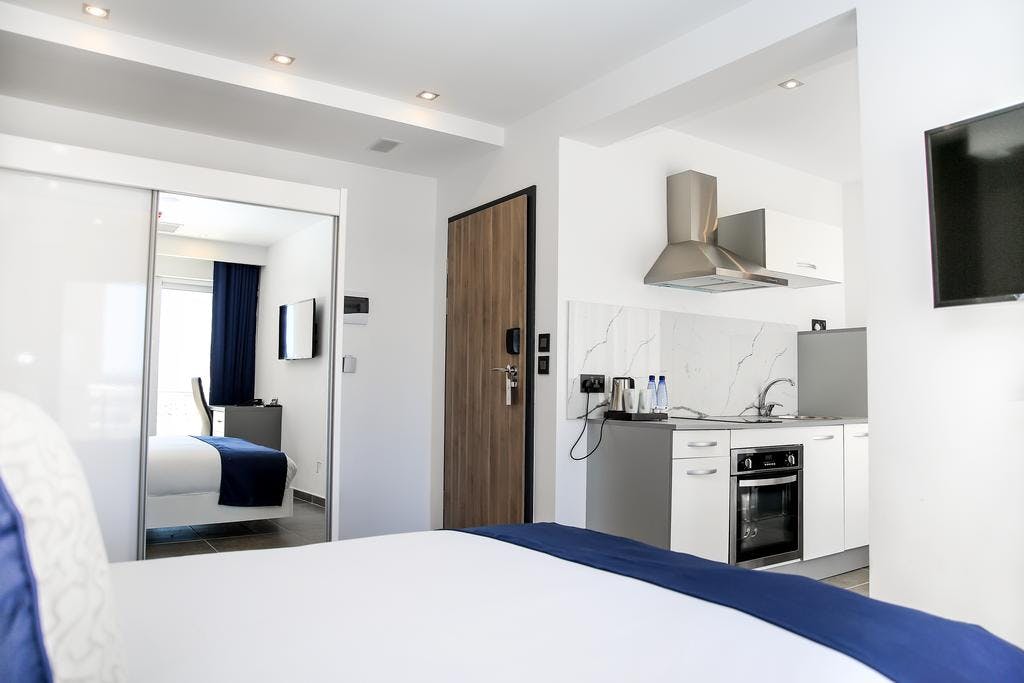 Pebbles Boutique Aparthotel, Sliema, Malta — photo 6 of 14