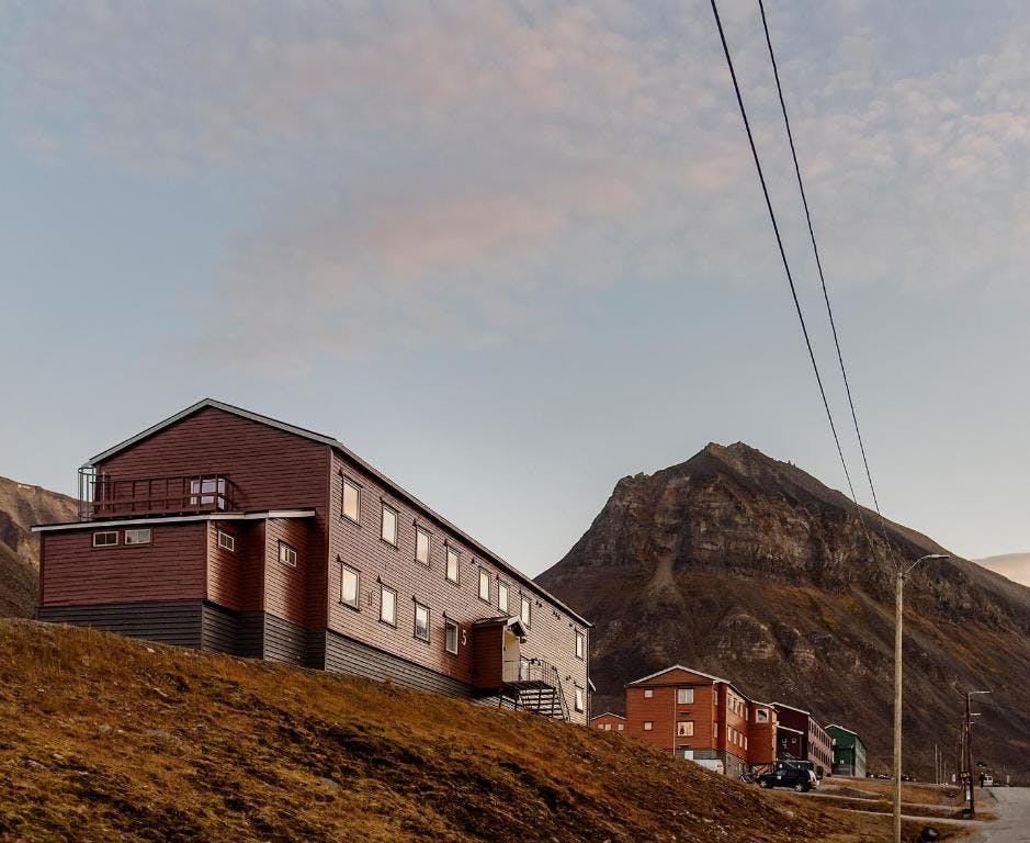 Coal Miners' Cabin | Longyearbyen | Billige Pakkereiser Med TripX