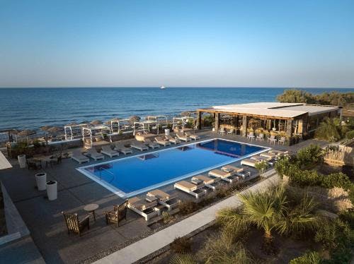 Billede av hotellet Sea Breeze Santorini Beach Resort, Curio By Hilton - nummer 1 af 11