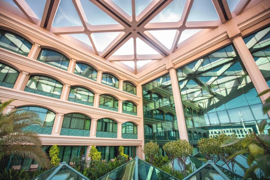 Billede av hotellet Moevenpick Grand Al Bustan - nummer 2 af 9