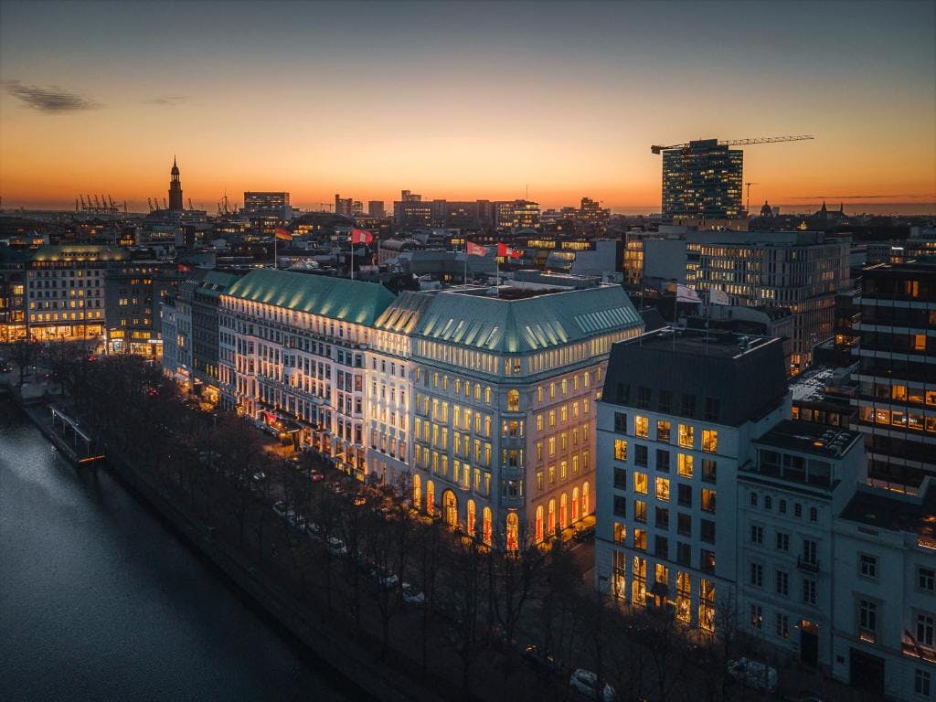 Billede av hotellet Fairmont Hotel Vier Jahreszeiten - nummer 1 af 9